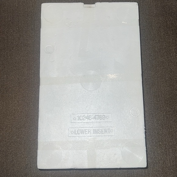 THE GOLD SENSATION- The Gold and Silver Porcelin Barbie Set - Picture 4 of 8